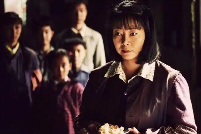 饭帅气丈夫甘当“家庭主夫”把她宠成宝开元棋牌app结婚34年只生孩子不做(图8)