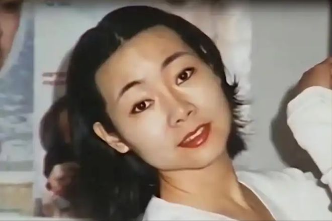 饭帅气丈夫甘当“家庭主夫”把她宠成宝开元棋牌app结婚34年只生孩子不做(图14)