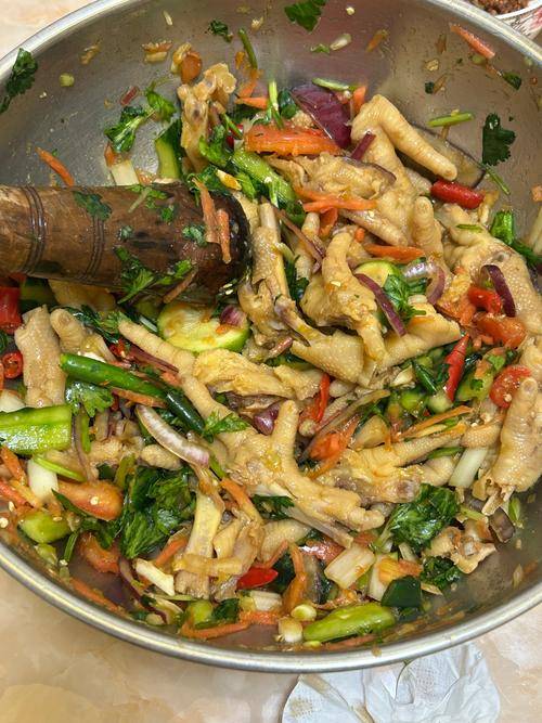 风味独特的泰式冬阴功汤做法酸辣开胃带你领略东南亚风情的美食烹饪秘籍(图2)